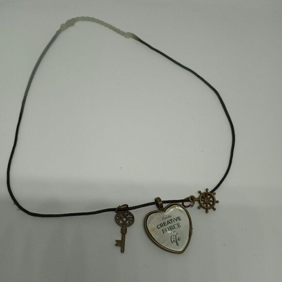 Custommade I am the creative force of my life Black M tee w Glass Heart pendant - Picture 7 of 11